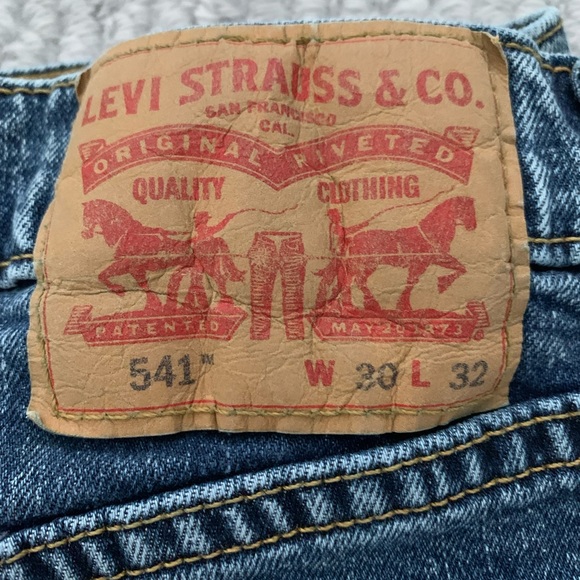 Levi’s 541 Dark Wash Jean 30W x 32L - Picture 2 of 7